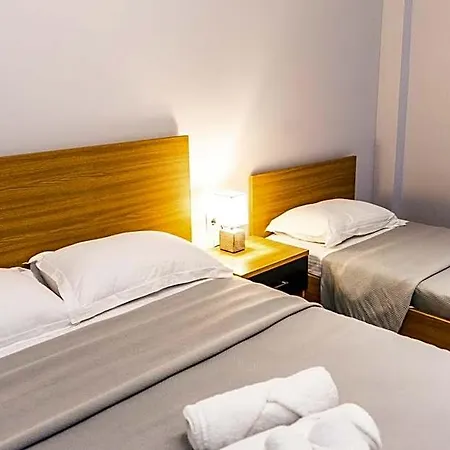 Cynthia Hotel Vrasná