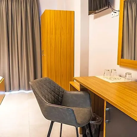 Cynthia Hotel 3*