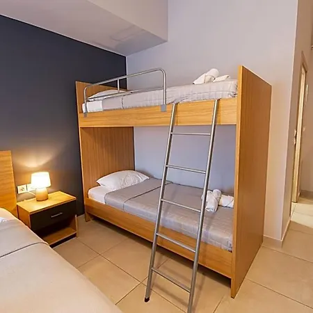 Cynthia Hotel 3*