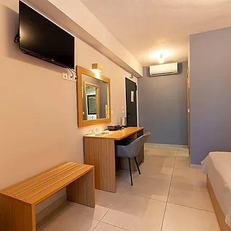 Cynthia Hotel Vrasná